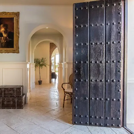 Superb Near Golf Course With Heated Pool & Jacuzzi 빌라