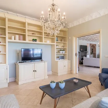 Villa Superb Near Golf Course With Heated Pool & Jacuzzi Marbella