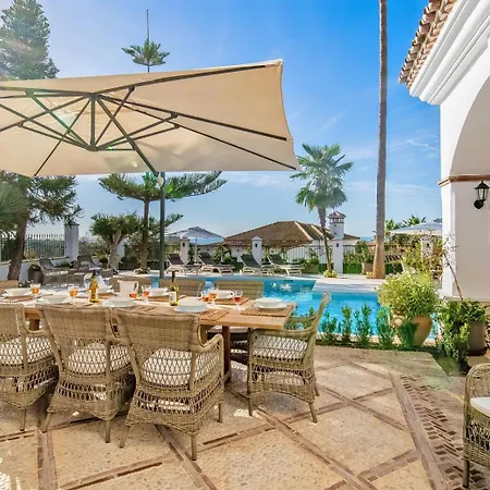 Superb Near Golf Course With Heated Pool & Jacuzzi