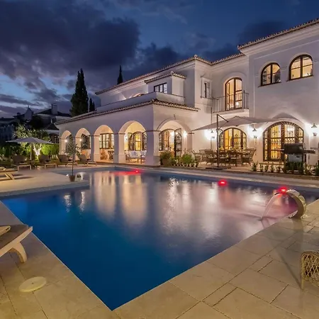 Superb Near Golf Course With Heated Pool & Jacuzzi