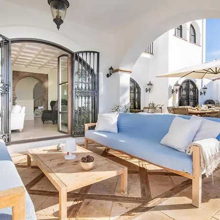 Superb Near Golf Course With Heated Pool & Jacuzzi Villa