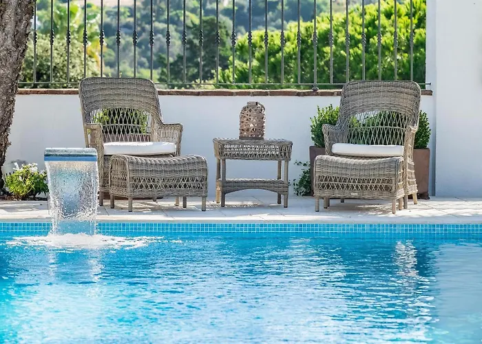 Superb Near Golf Course With Heated Pool & Jacuzzi