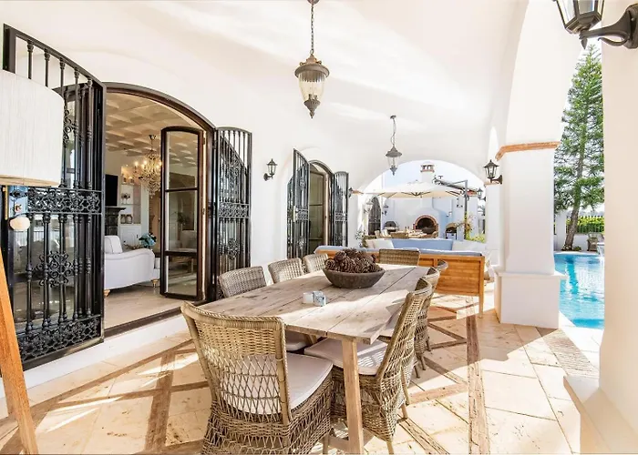 Villa Superb Near Golf Course With Heated Pool & Jacuzzi Marbella