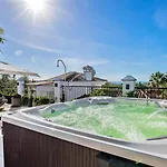 Willa Superb Near Golf Course With Heated Pool & Jacuzzi