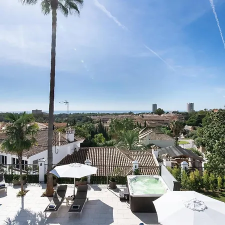 Superb Near Golf Course With Heated Pool & Jacuzzi Vila *