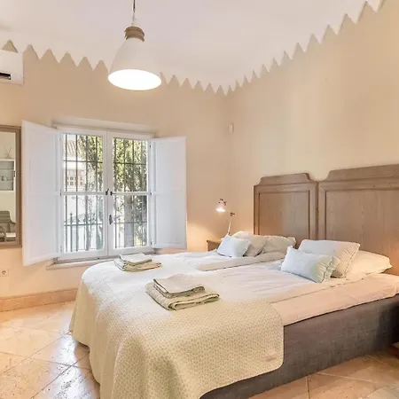 Superb Near Golf Course With Heated Pool & Jacuzzi Vila *