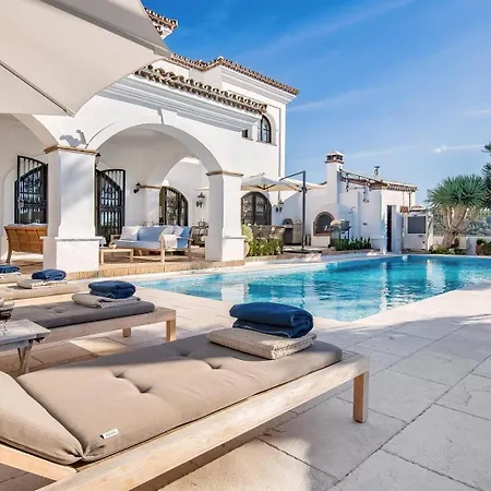 Villa Superb Near Golf Course With Heated Pool & Jacuzzi