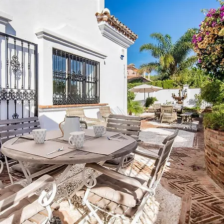 Superb Near Golf Course With Heated Pool & Jacuzzi Vila *