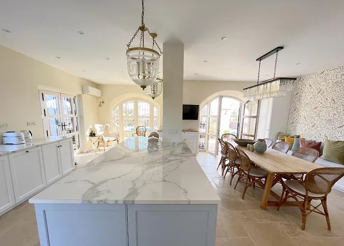 Superb Near Golf Course With Heated Pool & Jacuzzi Villa Marbella