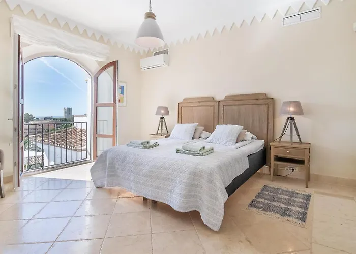 Villa Superb Near Golf Course With Heated Pool & Jacuzzi