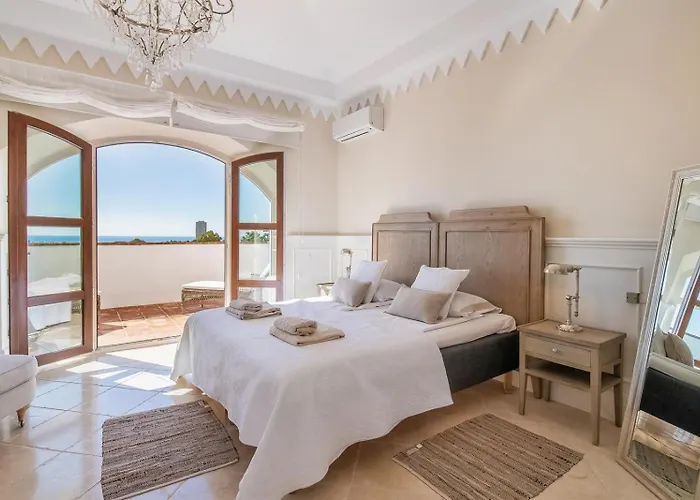 Villa Superb Near Golf Course With Heated Pool & Jacuzzi *