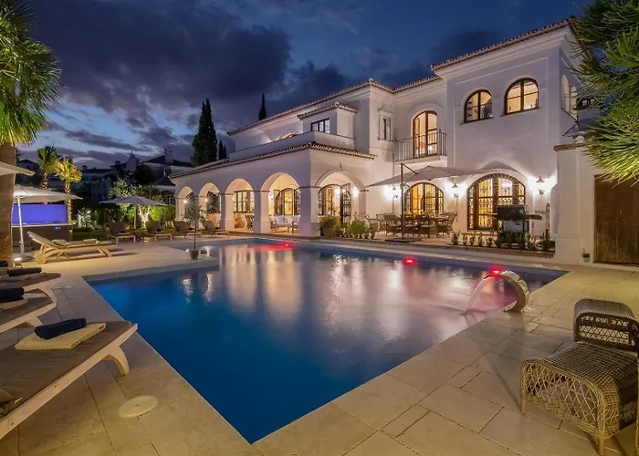 Superb Near Golf Course With Heated Pool & Jacuzzi