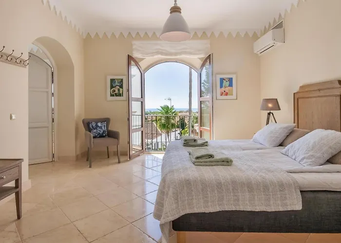 Villa Superb Near Golf Course With Heated Pool & Jacuzzi *