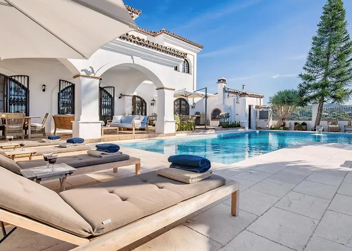 Villa Superb Near Golf Course With Heated Pool & Jacuzzi