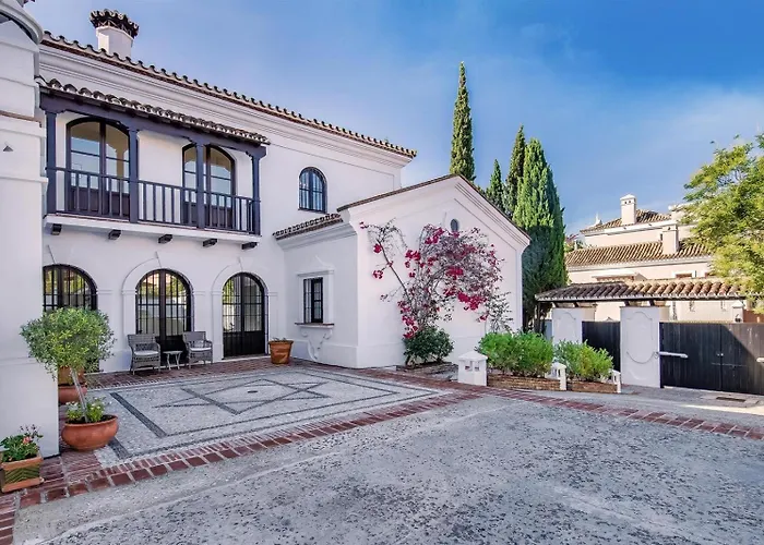 Superb Near Golf Course With Heated Pool & Jacuzzi Villa *
