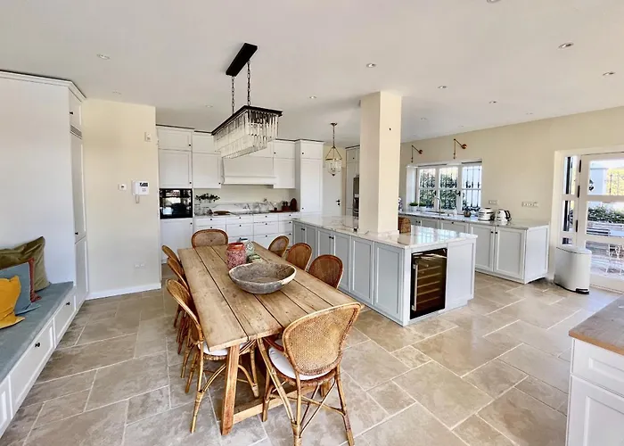 Villa Superb Near Golf Course With Heated Pool & Jacuzzi *