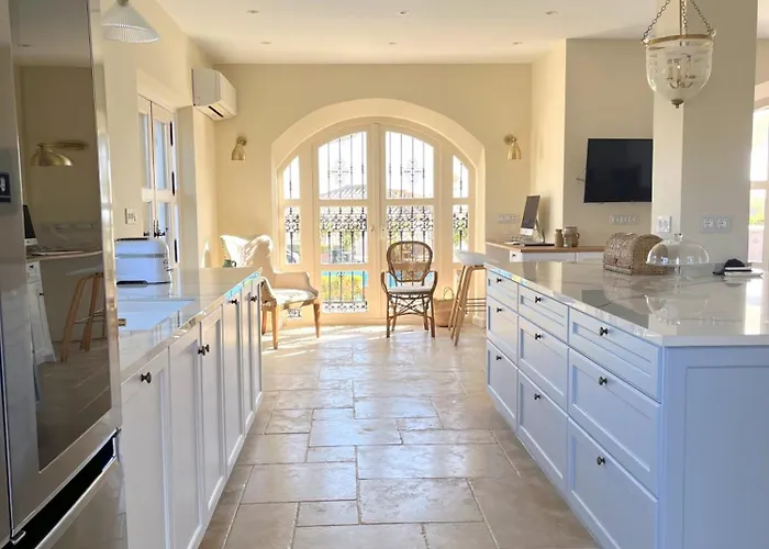 Superb Near Golf Course With Heated Pool & Jacuzzi Villa Marbella