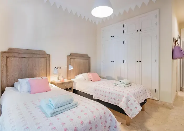 Superb Near Golf Course With Heated Pool & Jacuzzi Villa Marbella