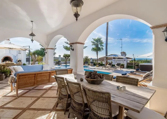 Superb Near Golf Course With Heated Pool & Jacuzzi