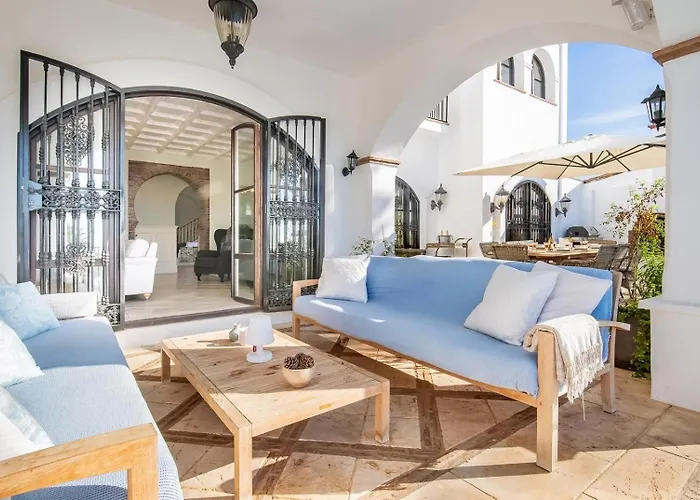 Superb Near Golf Course With Heated Pool & Jacuzzi Villa