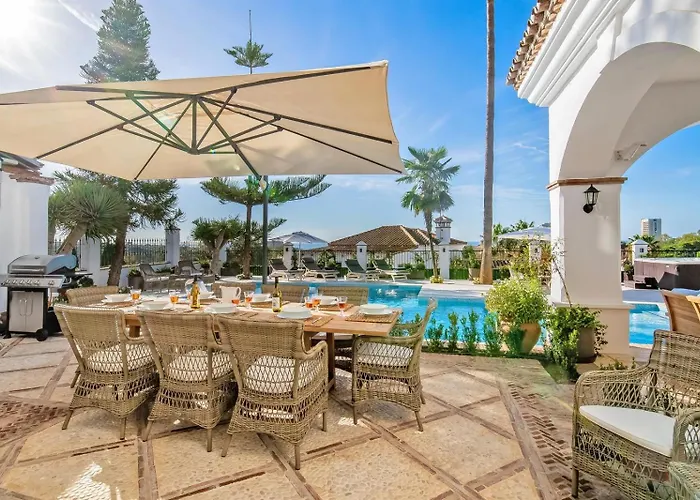 Superb Near Golf Course With Heated Pool & Jacuzzi